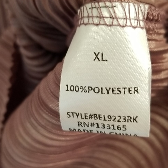 Everleigh Dusty Mauve Pleated Sleeveless Top in XL - Picture 6 of 9